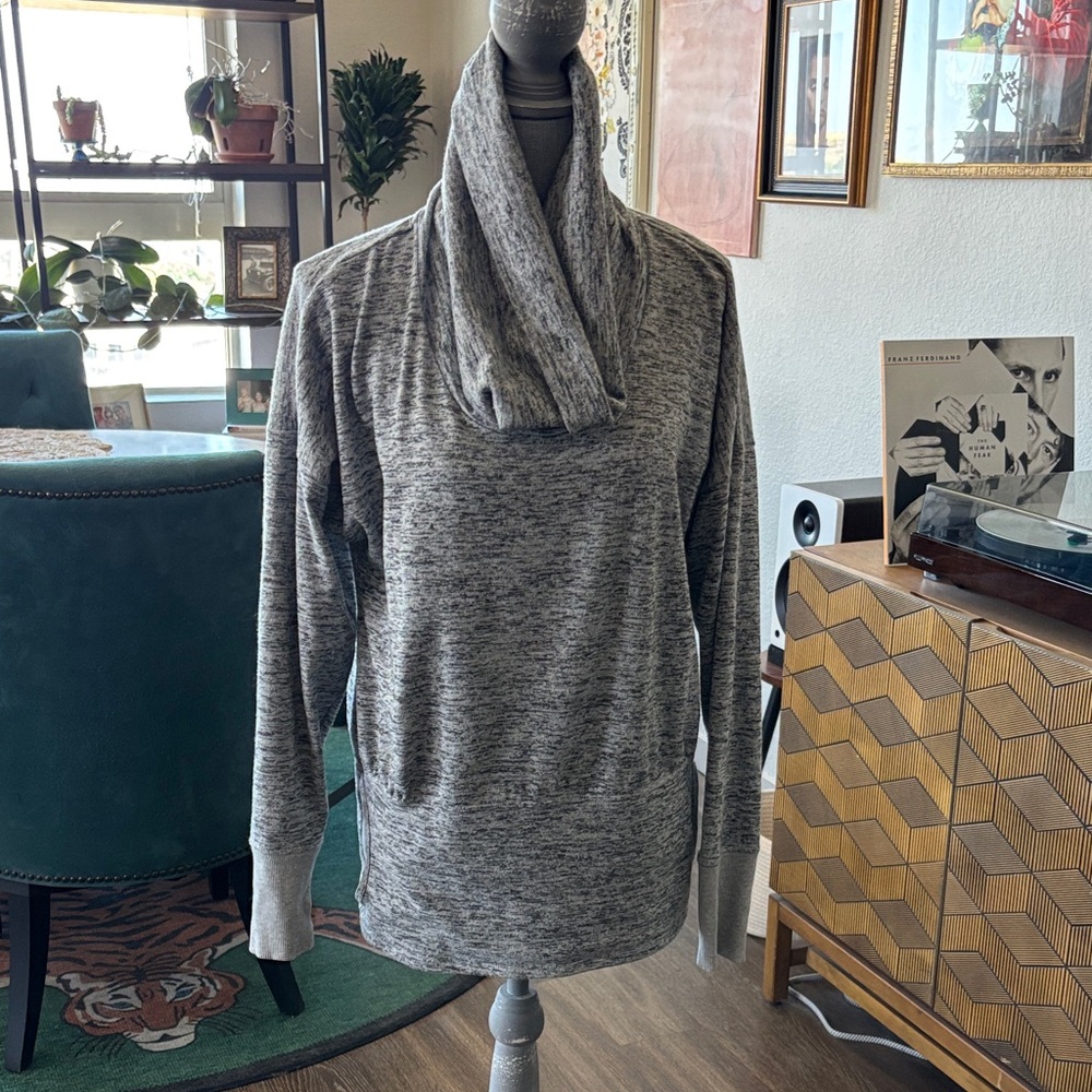 Athleta Heather Gray Knit Top